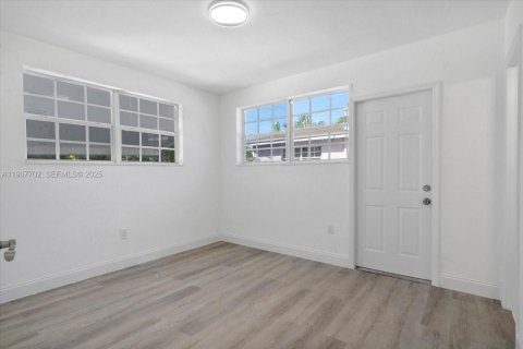 Villa ou maison à vendre à North Miami Beach, Floride: 3 chambres, 152.36 m2 № 2035776 - photo 19