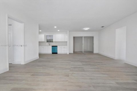 Villa ou maison à vendre à North Miami Beach, Floride: 3 chambres, 152.36 m2 № 2035776 - photo 7