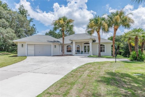 House in Inverness, Florida 2 bedrooms, 196.58 sq.m. № 2294973