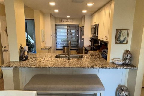 Condo in Saint Petersburg, Florida, 2 bedrooms  № 2215558 - photo 13