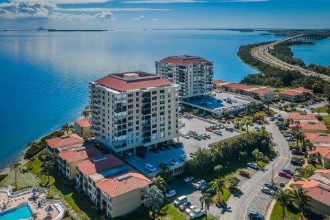 Condo in Saint Petersburg, Florida, 2 bedrooms  № 2215558 - photo 2