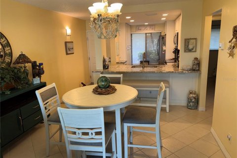 Condo in Saint Petersburg, Florida, 2 bedrooms  № 2215558 - photo 8