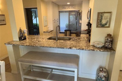 Condo in Saint Petersburg, Florida, 2 bedrooms  № 2215558 - photo 12