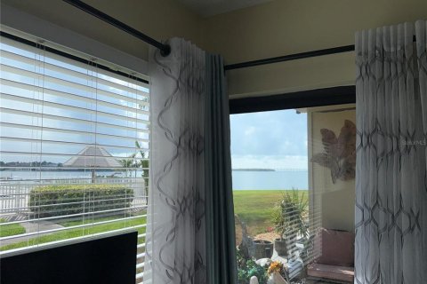 Condo in Saint Petersburg, Florida, 2 bedrooms  № 2215558 - photo 23