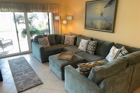 Condo in Saint Petersburg, Florida, 2 bedrooms  № 2215558 - photo 14