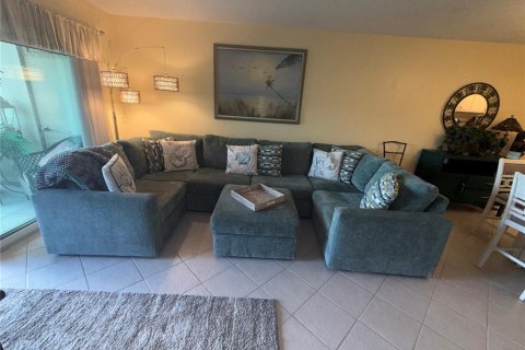 Condo in Saint Petersburg, Florida, 2 bedrooms  № 2215558 - photo 15