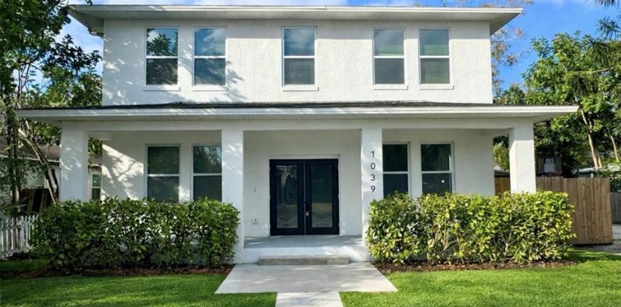 Villa ou maison à Saint Petersburg, Floride 7 chambres, 360.18 m2 № 2198784