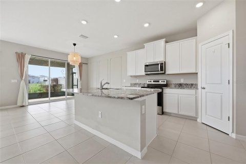 House in NORTH PARK ISLE in Plant City, Florida 4 bedrooms, 254.37 sq.m. № 2115108 - photo 14