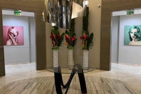 Condo in Bal Harbour, Florida, 2 bedrooms  № 1862807 - photo 12