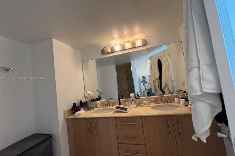 Condo in Bal Harbour, Florida, 2 bedrooms  № 1862807 - photo 10