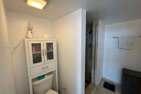 Condo in Bal Harbour, Florida, 2 bedrooms  № 1862807 - photo 9