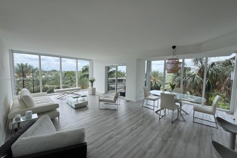 Condo in Bal Harbour, Florida, 2 bedrooms  № 1862807 - photo 1