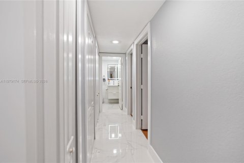 Condominio en venta en Hialeah Gardens, Florida, 3 dormitorios, 117.99 m2 № 2046086 - foto 17