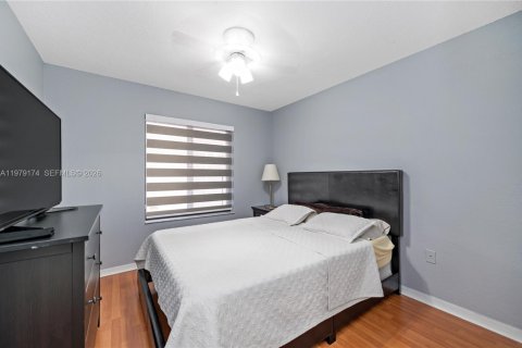 Condominio en venta en Hialeah Gardens, Florida, 3 dormitorios, 117.99 m2 № 2046086 - foto 18