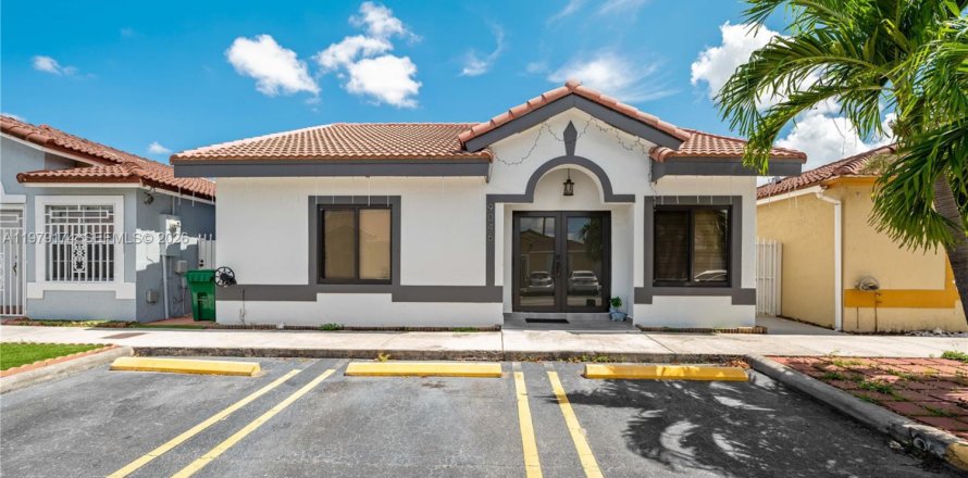 Condominio en Hialeah Gardens, Florida, 3 dormitorios  № 2046086