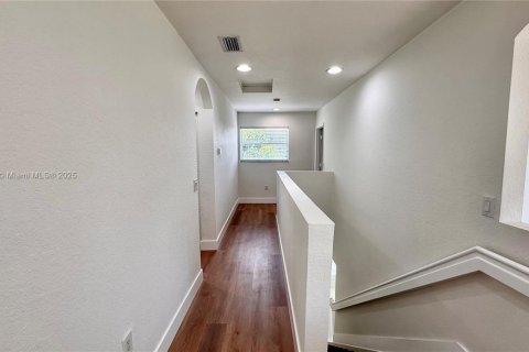 House in Miramar, Florida 4 bedrooms, 212.75 sq.m. № 1929793 - photo 29