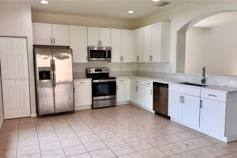 House in Miramar, Florida 4 bedrooms, 212.75 sq.m. № 1929793 - photo 11