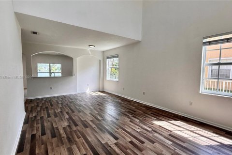 House in Miramar, Florida 4 bedrooms, 212.75 sq.m. № 1929793 - photo 6