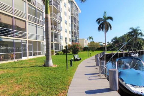 Condo in Oakland Park, Florida, 1 bedroom № 2060093 - photo 17