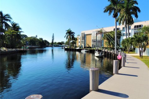 Condo in Oakland Park, Florida, 1 bedroom № 2060093 - photo 16