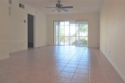 Condo in Oakland Park, Florida, 1 bedroom № 2060093 - photo 9