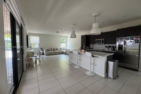 Casa en alquiler en Doral, Florida, 3 dormitorios, 258.73 m2 № 1979243 - foto 5