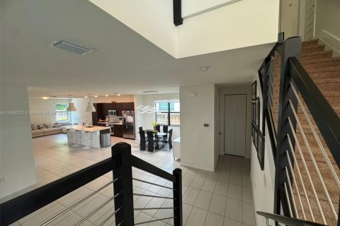 Casa en alquiler en Doral, Florida, 3 dormitorios, 258.73 m2 № 1979243 - foto 2