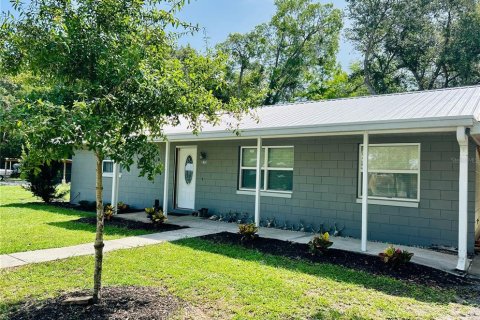 House in DeLand, Florida 2 bedrooms, 164.07 sq.m. № 1775622 - photo 1