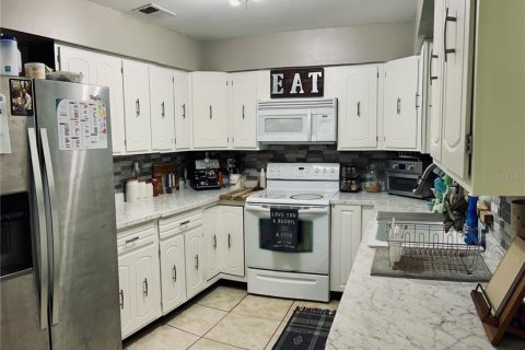 House in DeLand, Florida 2 bedrooms, 164.07 sq.m. № 1775622 - photo 6