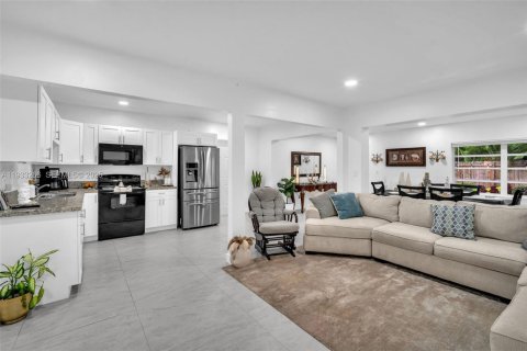 Купить виллу или дом в Норт-Майами, Флорида 2 спальни, 116.69м2, № 1991176 - фото 3