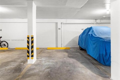 Condo in Miami Beach, Florida, 2 bedrooms № 1991178 - photo 6