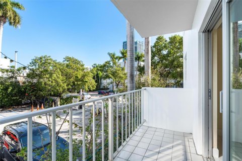 Condo in Miami Beach, Florida, 2 bedrooms № 1991178 - photo 18