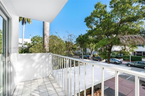 Condo in Miami Beach, Florida, 2 bedrooms № 1991178 - photo 21
