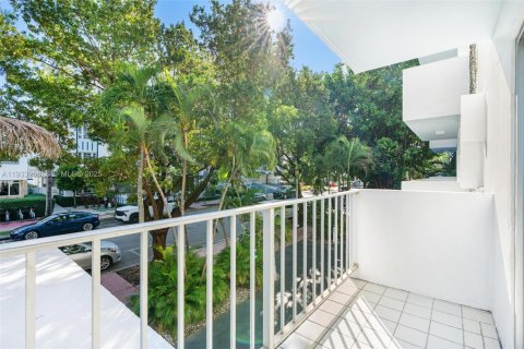 Condo in Miami Beach, Florida, 2 bedrooms № 1991178 - photo 22