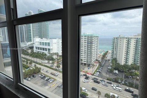 Condo in Hollywood, Florida, 2 bedrooms  № 1875360 - photo 28