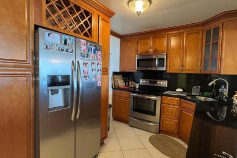 Condo in Hollywood, Florida, 2 bedrooms  № 1875360 - photo 22