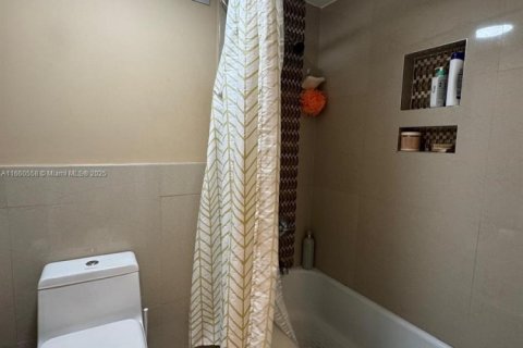 Condo in Hollywood, Florida, 2 bedrooms  № 1875360 - photo 29