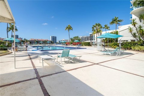 Condo in Hollywood, Florida, 2 bedrooms  № 1875360 - photo 9