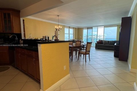 Condo in Hollywood, Florida, 2 bedrooms  № 1875360 - photo 23