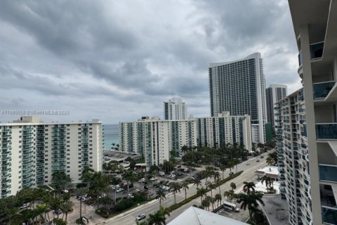 Condo in Hollywood, Florida, 2 bedrooms  № 1875360 - photo 20