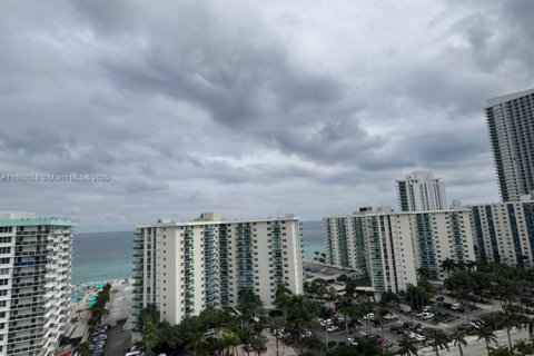 Condo in Hollywood, Florida, 2 bedrooms  № 1875360 - photo 19