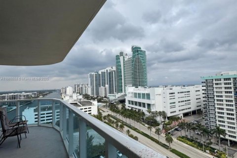 Condo in Hollywood, Florida, 2 bedrooms  № 1875360 - photo 18