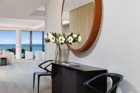 Condo in Surfside, Florida, 4 bedrooms  № 1877552 - photo 11