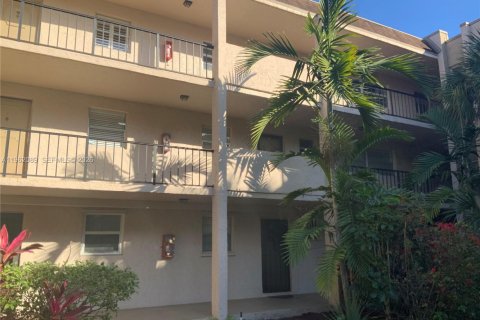 Condominio en Plantation, Florida, 2 dormitorios  № 2023760