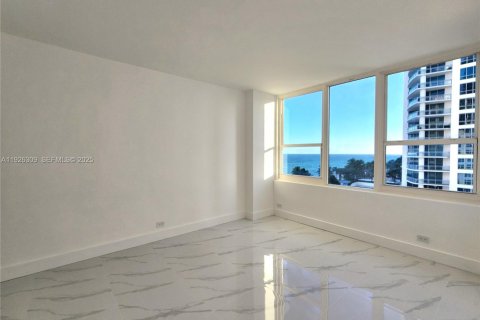 Copropriété à louer à Hollywood, Floride: 2 chambres, 102.19 m2 № 1984714 - photo 13