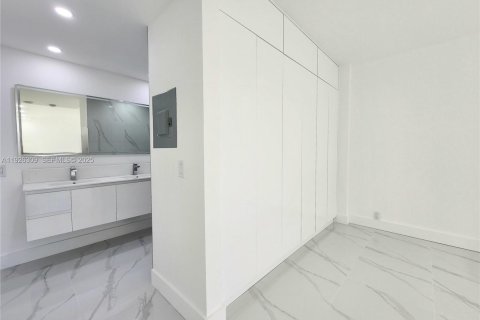 Copropriété à louer à Hollywood, Floride: 2 chambres, 102.19 m2 № 1984714 - photo 15