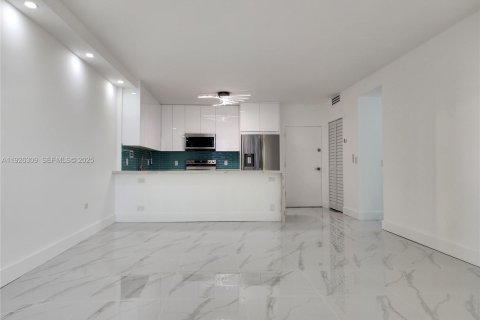 Copropriété à louer à Hollywood, Floride: 2 chambres, 102.19 m2 № 1984714 - photo 10