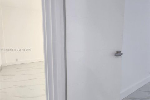 Copropriété à louer à Hollywood, Floride: 2 chambres, 102.19 m2 № 1984714 - photo 26