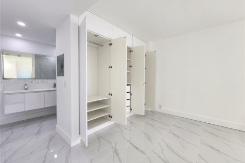 Copropriété à louer à Hollywood, Floride: 2 chambres, 102.19 m2 № 1984714 - photo 16