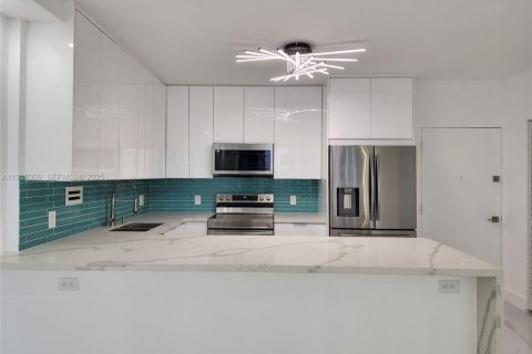 Copropriété à louer à Hollywood, Floride: 2 chambres, 102.19 m2 № 1984714 - photo 8